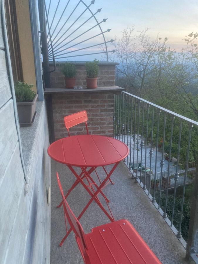 Da Emi - La Casetta In Piazza Monforte D'Alba Exterior photo